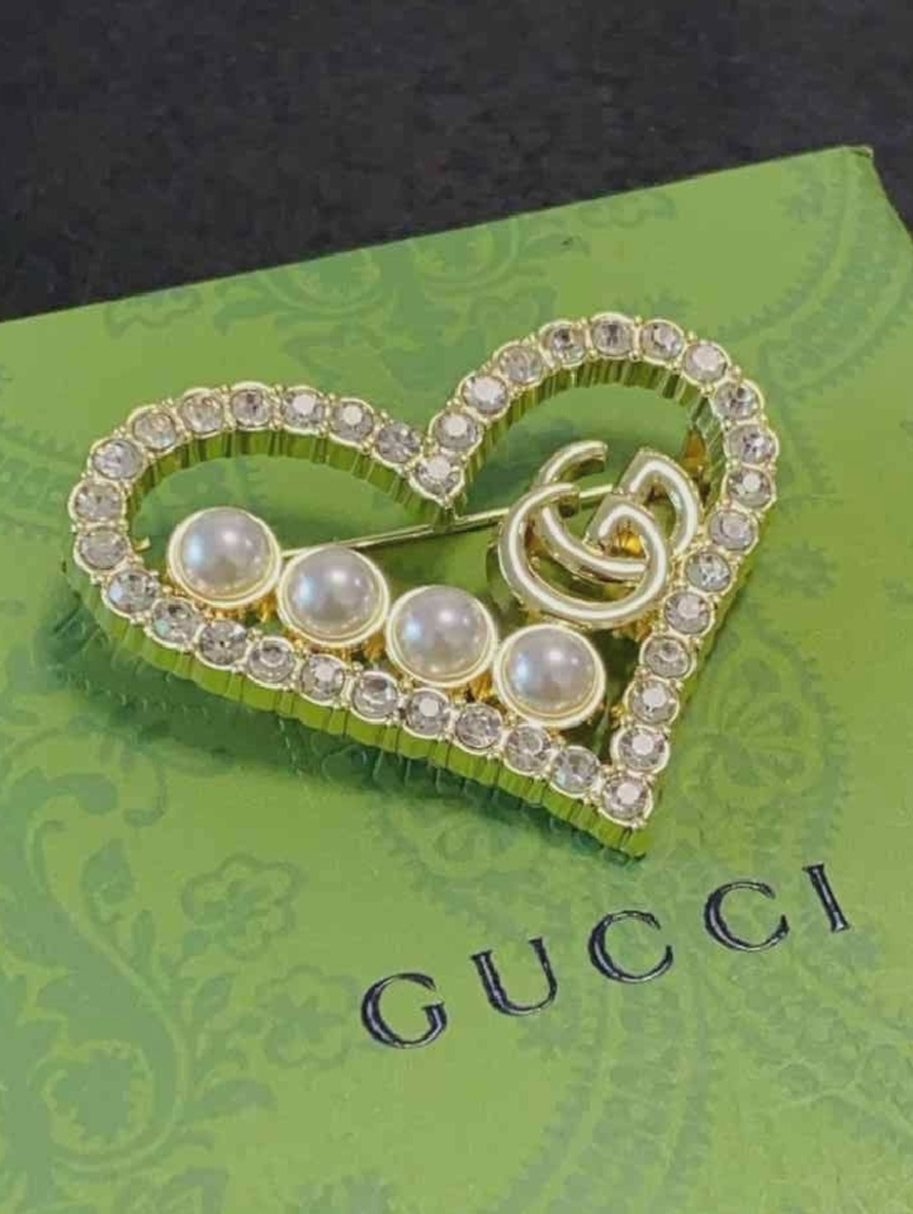 Gucci Gold Heart Brooch with Pearls and Interlocking G - Picture 6 of 9